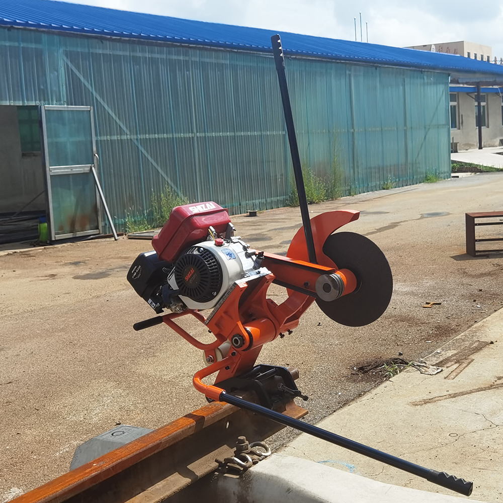 内燃钢轨锯轨机使用演示教程